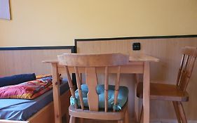 Affordable Central Rooms, 10-Min To Lugner City